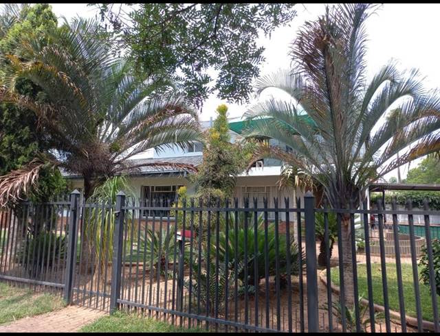 4 BEDROOM HOUSE FOR SALE IN PRETORIA GARDENS